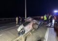 Çanakkale’de otomobil aydınlatma direğine çarptı: 2 ölü