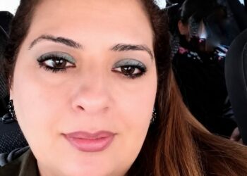 Trenin çarptığı otomobilde yaralanan kadın kurtarılamadı