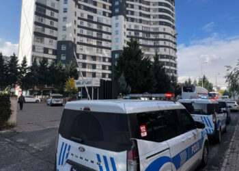 Dini nikahla birlikte yaşayan çift, bıçakla birbirini yaraladı