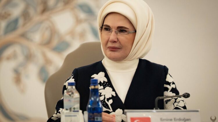 Emine Erdoğan, lider eşleriyle bir araya geldi