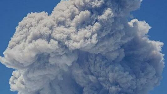 Filipinler'deki Mayon Yanardağı’nda patlama meydana geldi