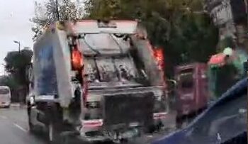 Bahçelievler'de yaya geçidinde beklemek istemedi, çöp kamyonuna çarptı