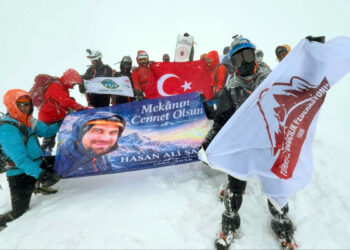 Erciyes Dağı'nda düşüp ölen rehber için anma tırmanışı