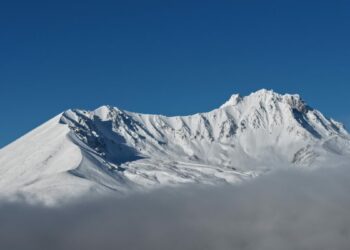 Erciyes Dağı'nın zirvesi beyaza büründü
