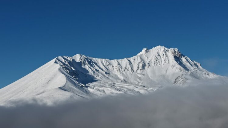 Erciyes Dağı'nın zirvesi beyaza büründü