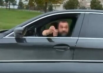 Büyükçekmece'de trafikte tartıştığı sürücünün otomobiline çarptı