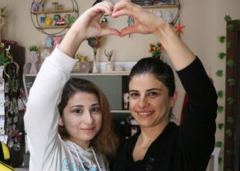 Doktorların 'sabaha çıkmaz' dediği Tuğba, resim ile hayatı tutunup lösemiyi yendi