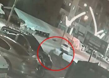 Kadının çantasını alıp kaçan kapkaççı tutuklandı; olay kamerada