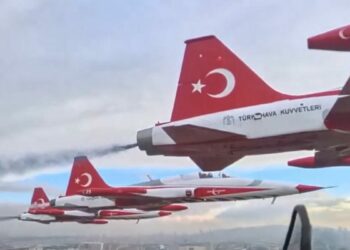Türk Yıldızları'nın gözünden selamlama uçuşu