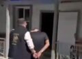 İş arkadaşlarının evinden altın ve para çalan 2 şüpheli yakalandı