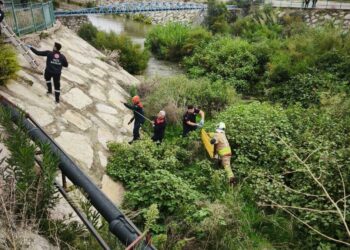 Hatay'da otomobil dereye uçtu; 3 yaralı