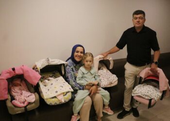 İkinci çocuk isterken, dördüzleri oldu