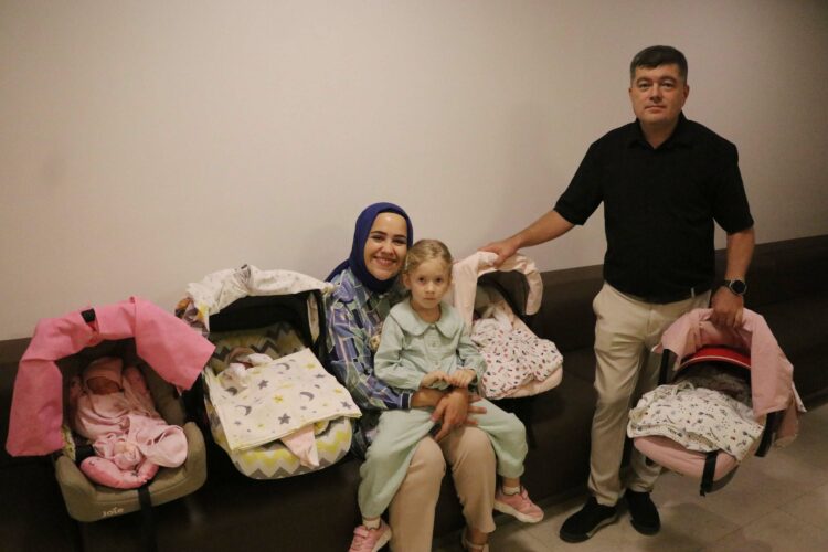 İkinci çocuk isterken, dördüzleri oldu