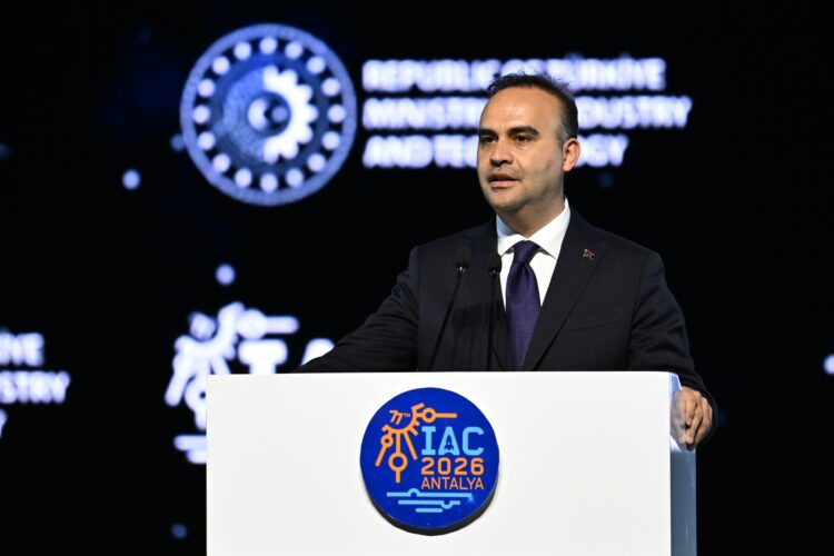 Bakan Kacır’dan IAC 2026’da yoğun diplomasi: 5 ülkeyle kritik görüşme