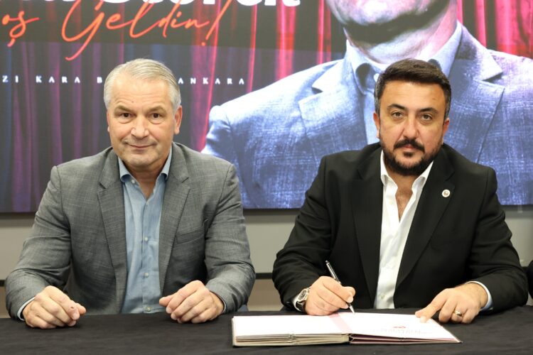 Gençlerbirliği, Alman teknik adam Bernd Storck ile anlaştı
