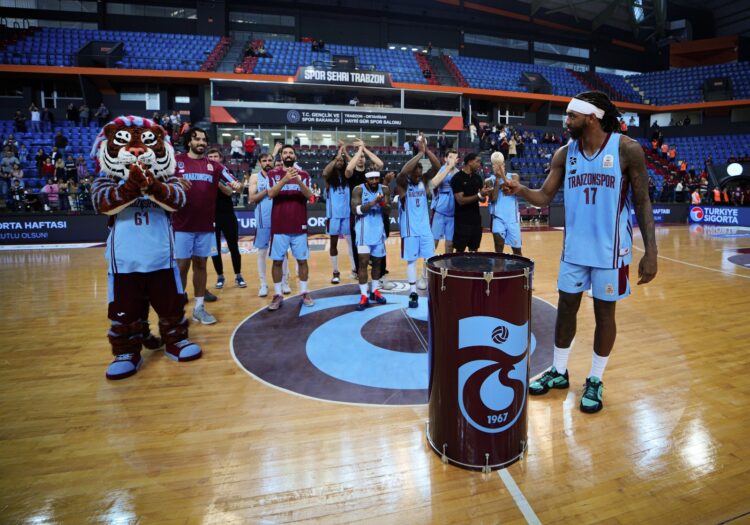 Trabzonspor'dan nefes kesen galibiyet! Bordo Bandırma'yı 83-80 mağlup etti