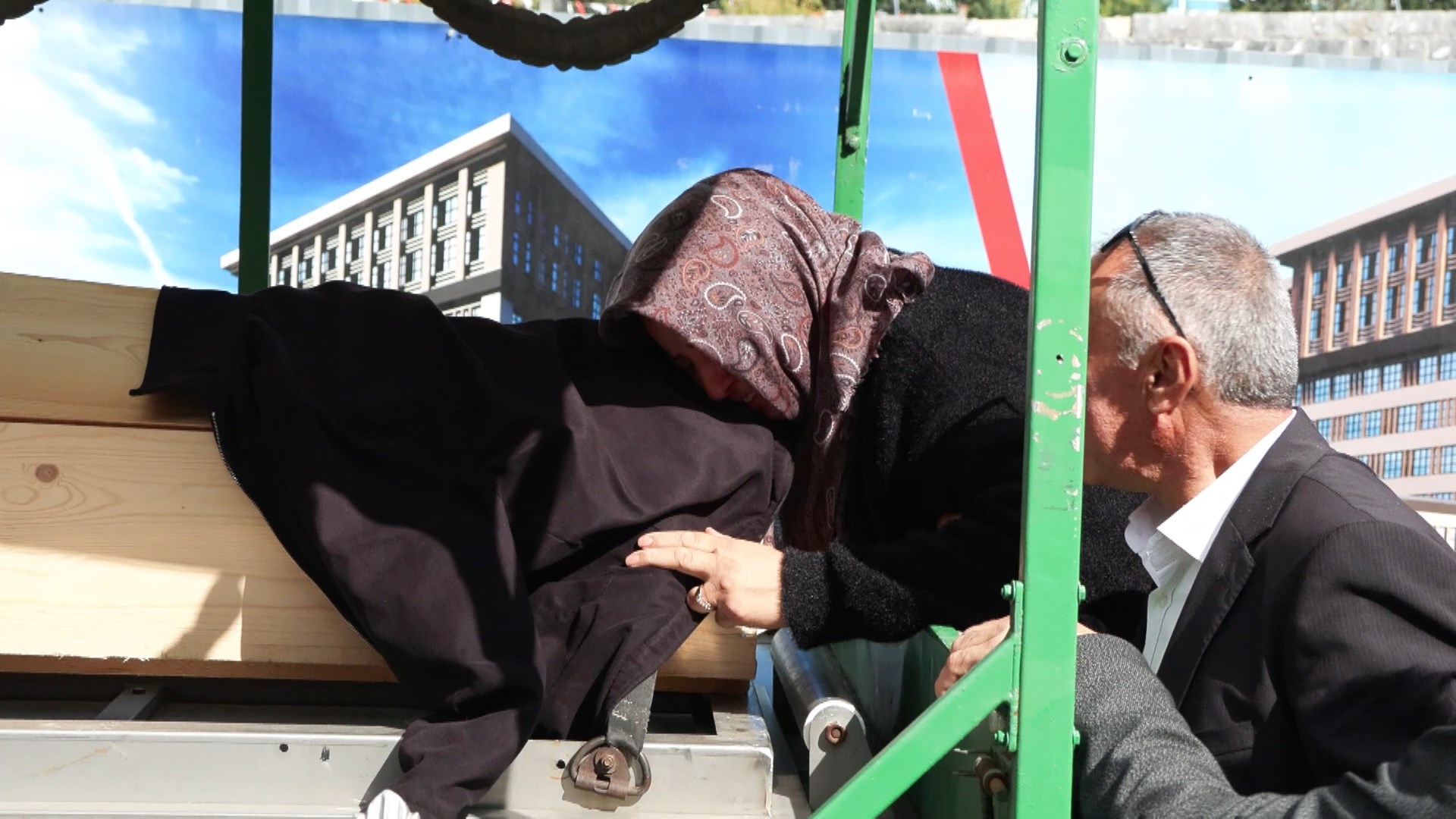 Eyüpsultan'da çocukluk arkadaşı işçiler akıma kapıldı; 1 ölü, 1 yaralı