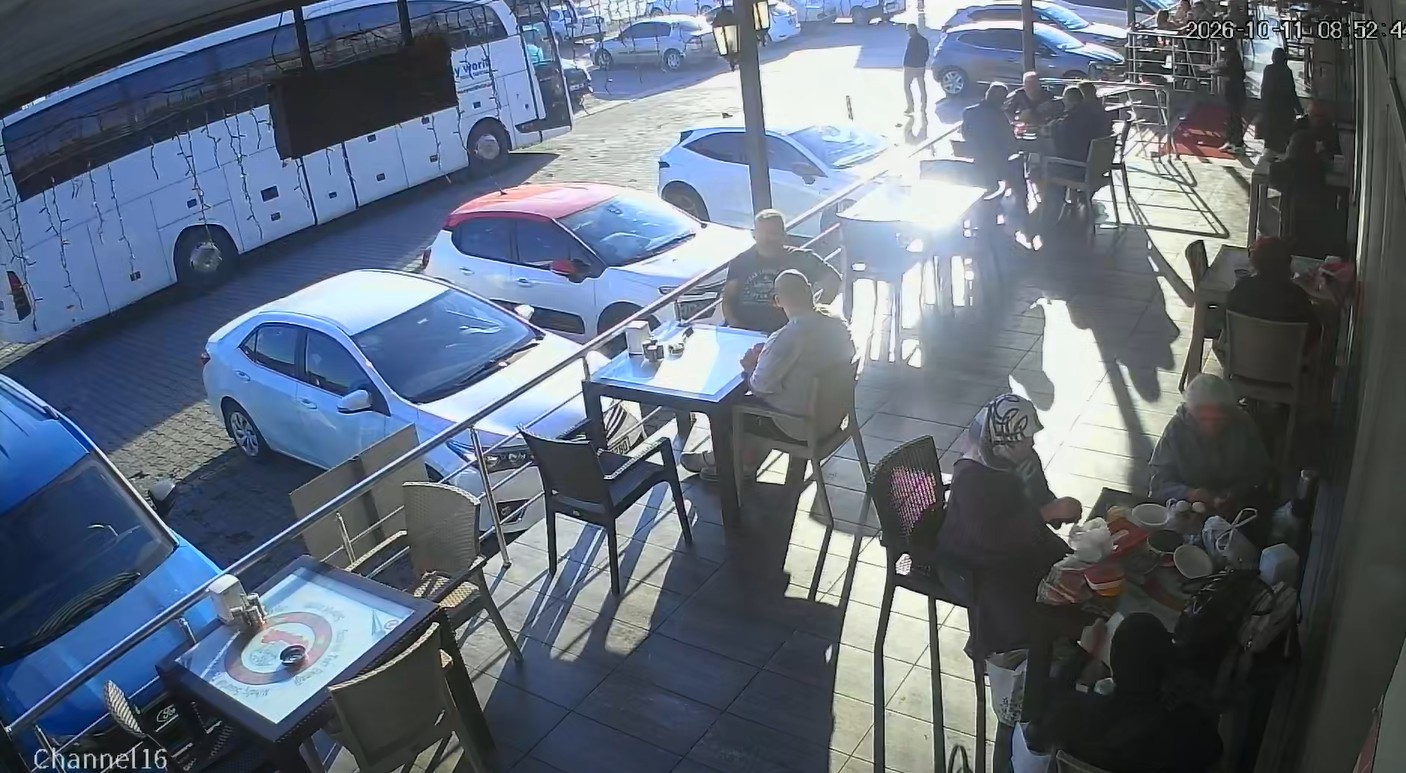 11 kişinin öldüğü otobüs, kazadan 2 saat önce mola vermiş; yolcuların kahvaltı yaptığı anlar kamerada
