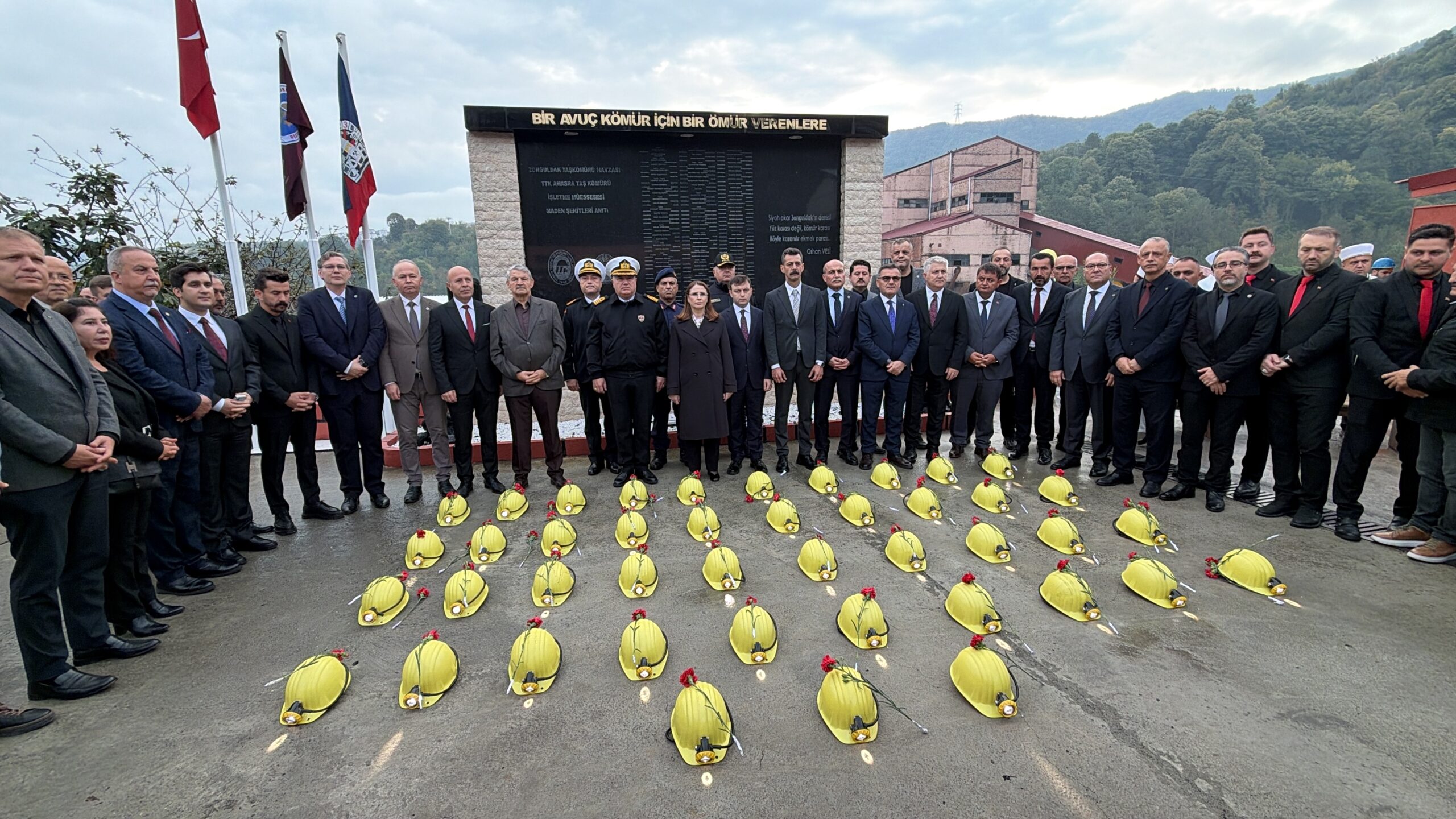 Maden faciasında ölen 43 işçi anıldı