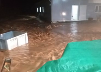 Kocaeli’de sağanak su baskınlarına neden oldu