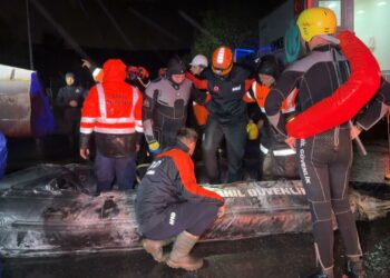 Sarıyer Ayazağa’da iş yerlerinde mahsur kalanlar tek tek kurtarıldı