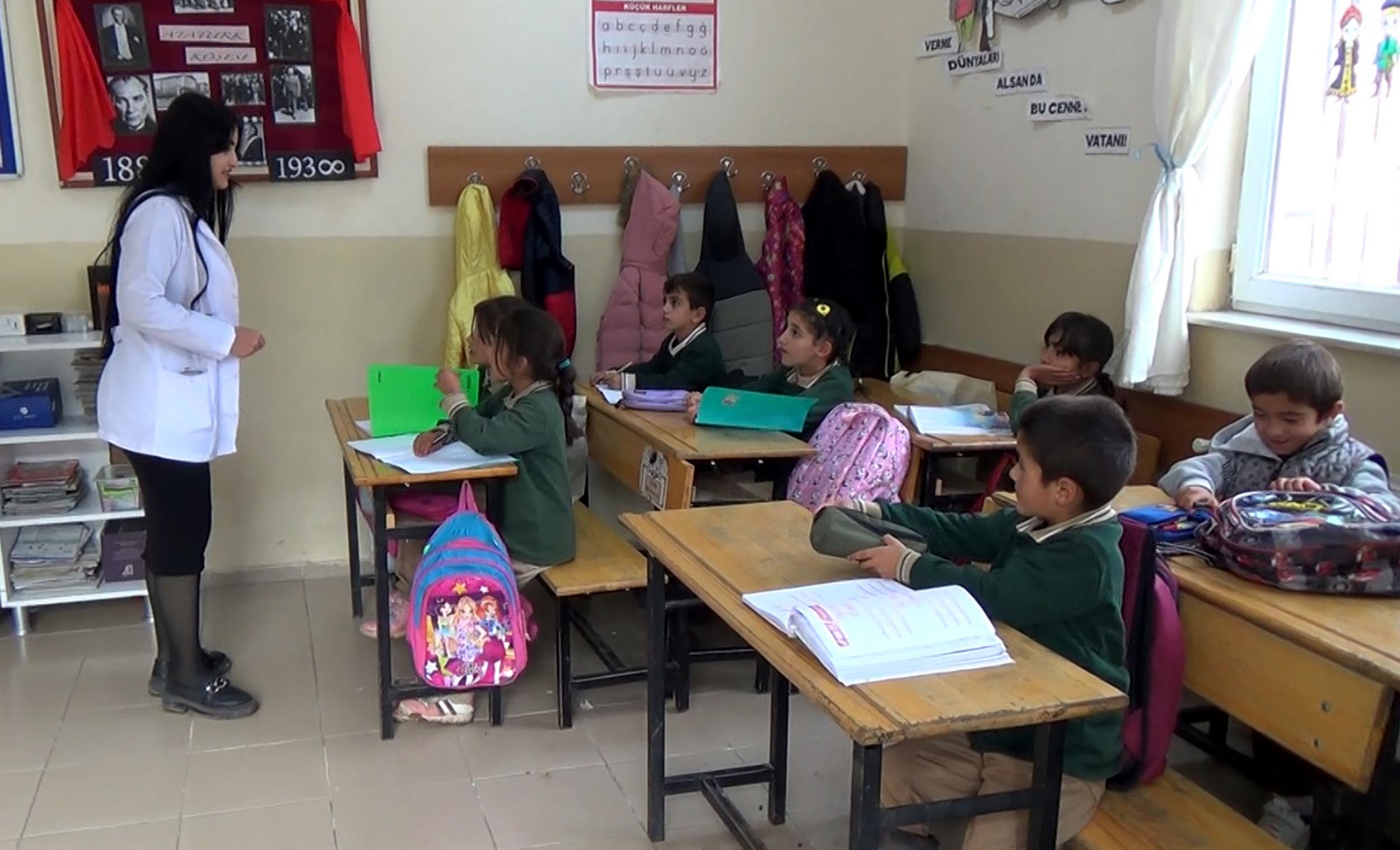 İkizler Fatmanur ve Zehranur, aynı okulda öğretmenlik yapıyor