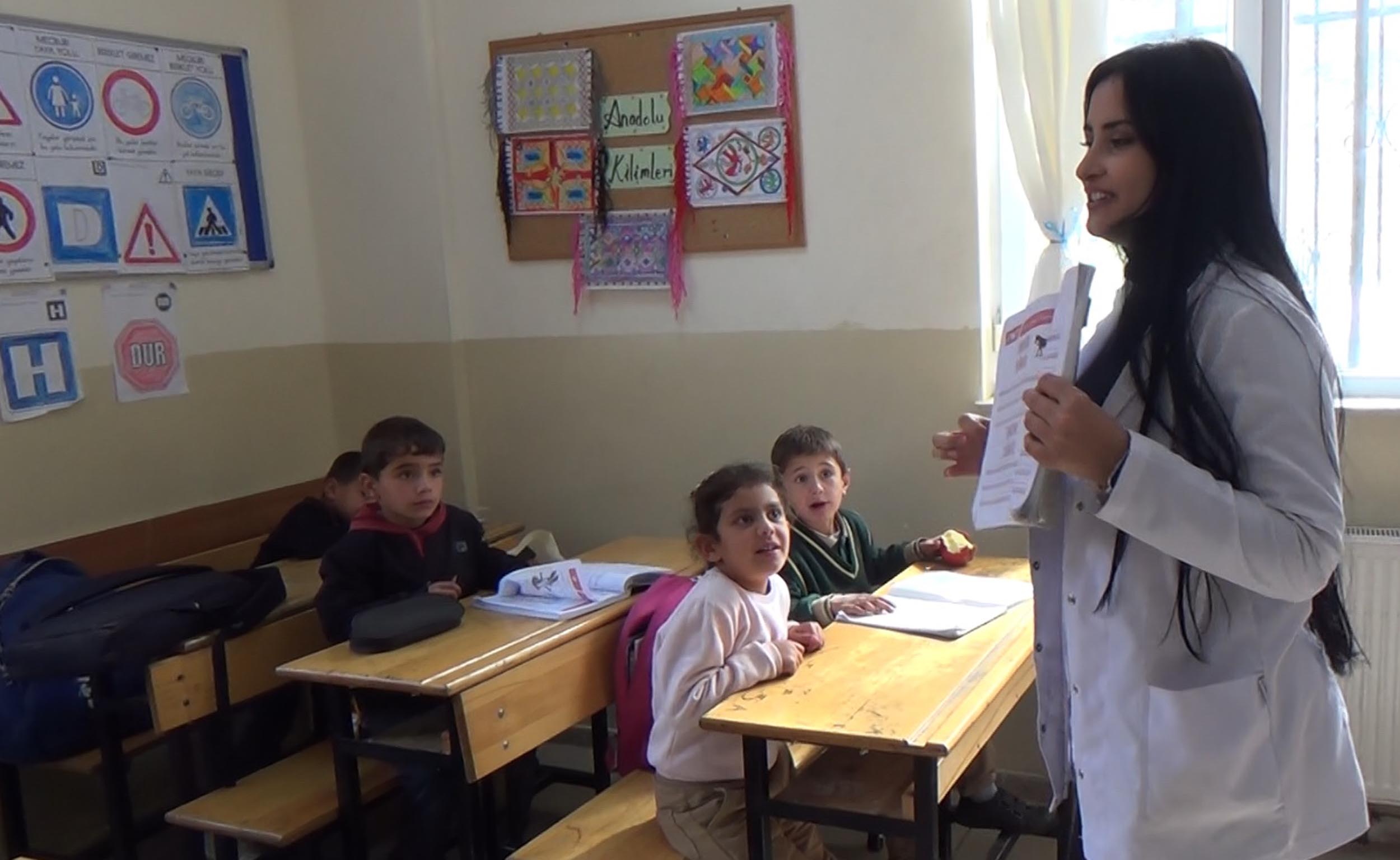 İkizler Fatmanur ve Zehranur, aynı okulda öğretmenlik yapıyor