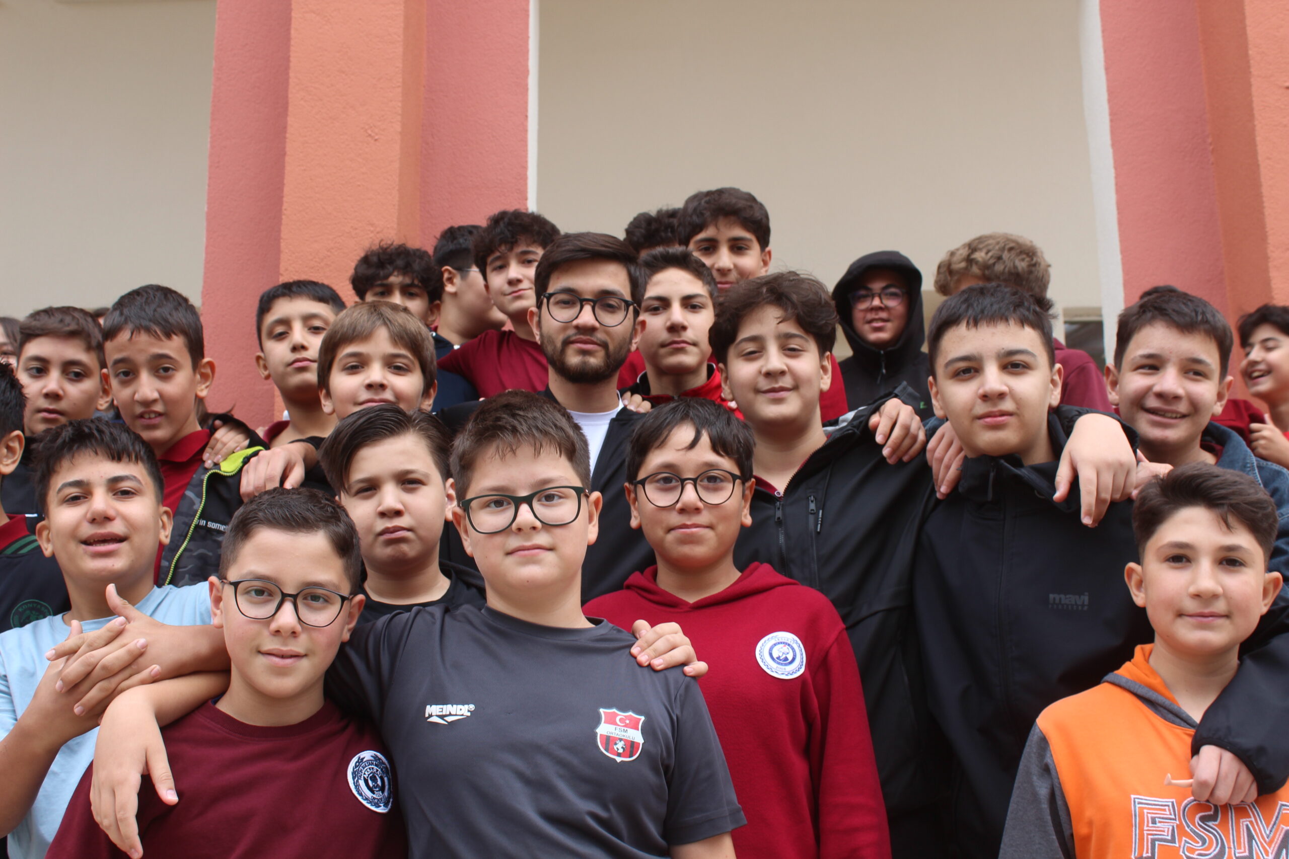 Görme engelli Abdülkadir, mezun olduğu okula öğretmen oldu