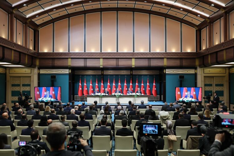 2027 yılı bütçesi açıklandı! Eğitim, sağlık, sosyal yardım ve konut için ayrılan kaynaklar belli oldu