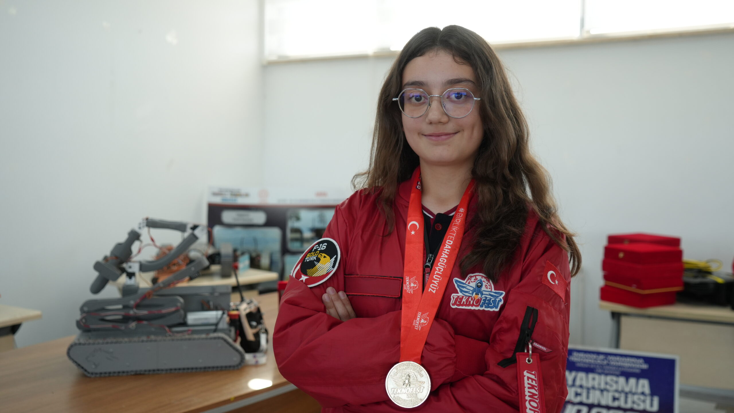 Geliştirdikleri paletli kargo taşıma robotuyla TEKNOFEST’te birinci oldular