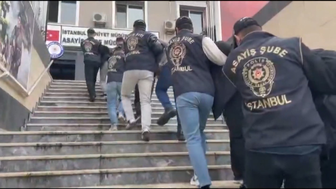 İkinci el araçları sahte ekspertiz raporuyla satan 16 şüpheli yakalandı; mağdurlar konuştu