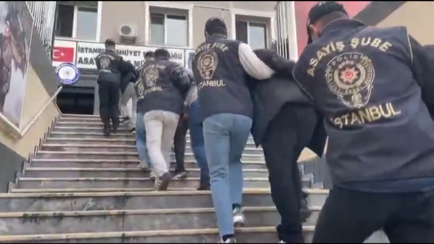 İkinci el araçları sahte ekspertiz raporuyla satan 16 şüpheli yakalandı; mağdurlar konuştu