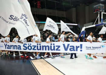 Türk Telekom basketbolcuları sahaya farklı formalarla çıktı! Nedeni iklim değişikliği