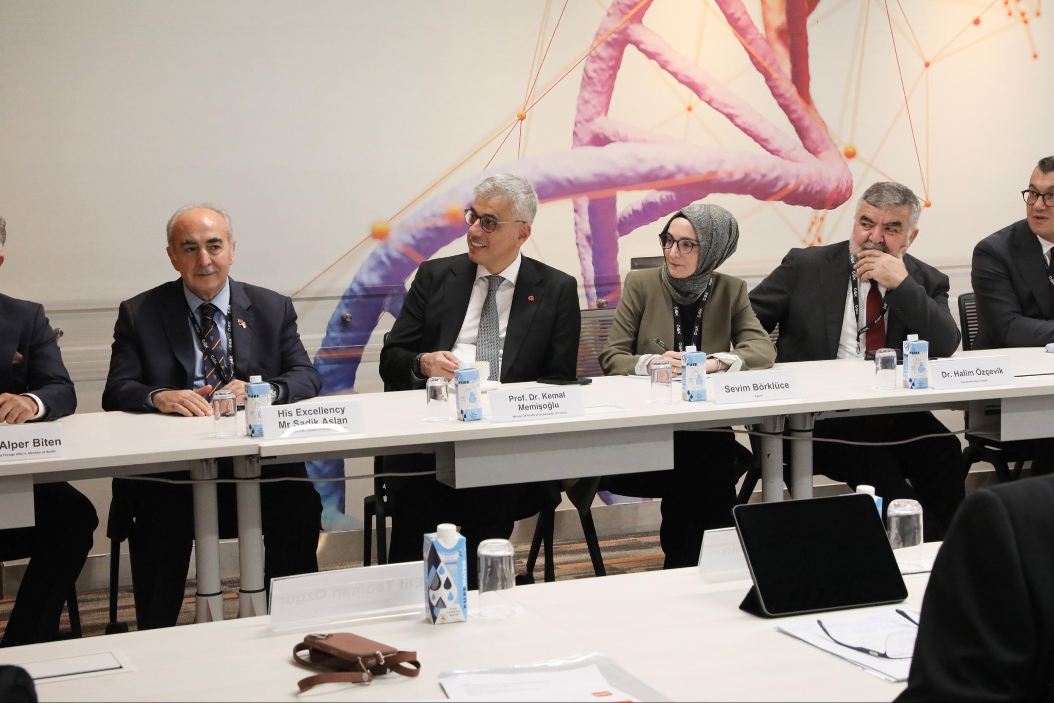 Sağlık Bakanı Kemal Memişoğlu Singapur’da resmi temaslarda bulundu