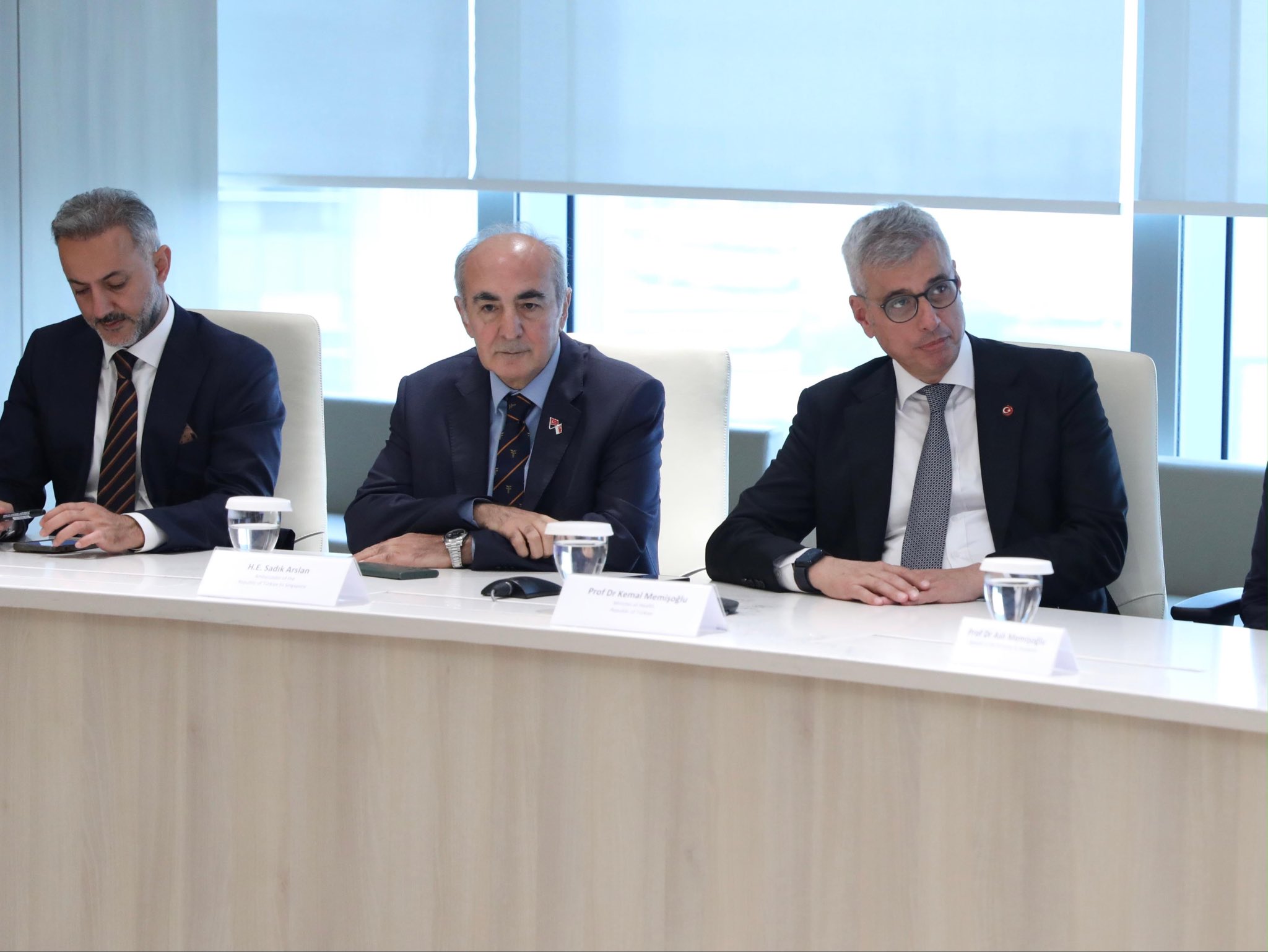 Sağlık Bakanı Kemal Memişoğlu Singapur’da resmi temaslarda bulundu