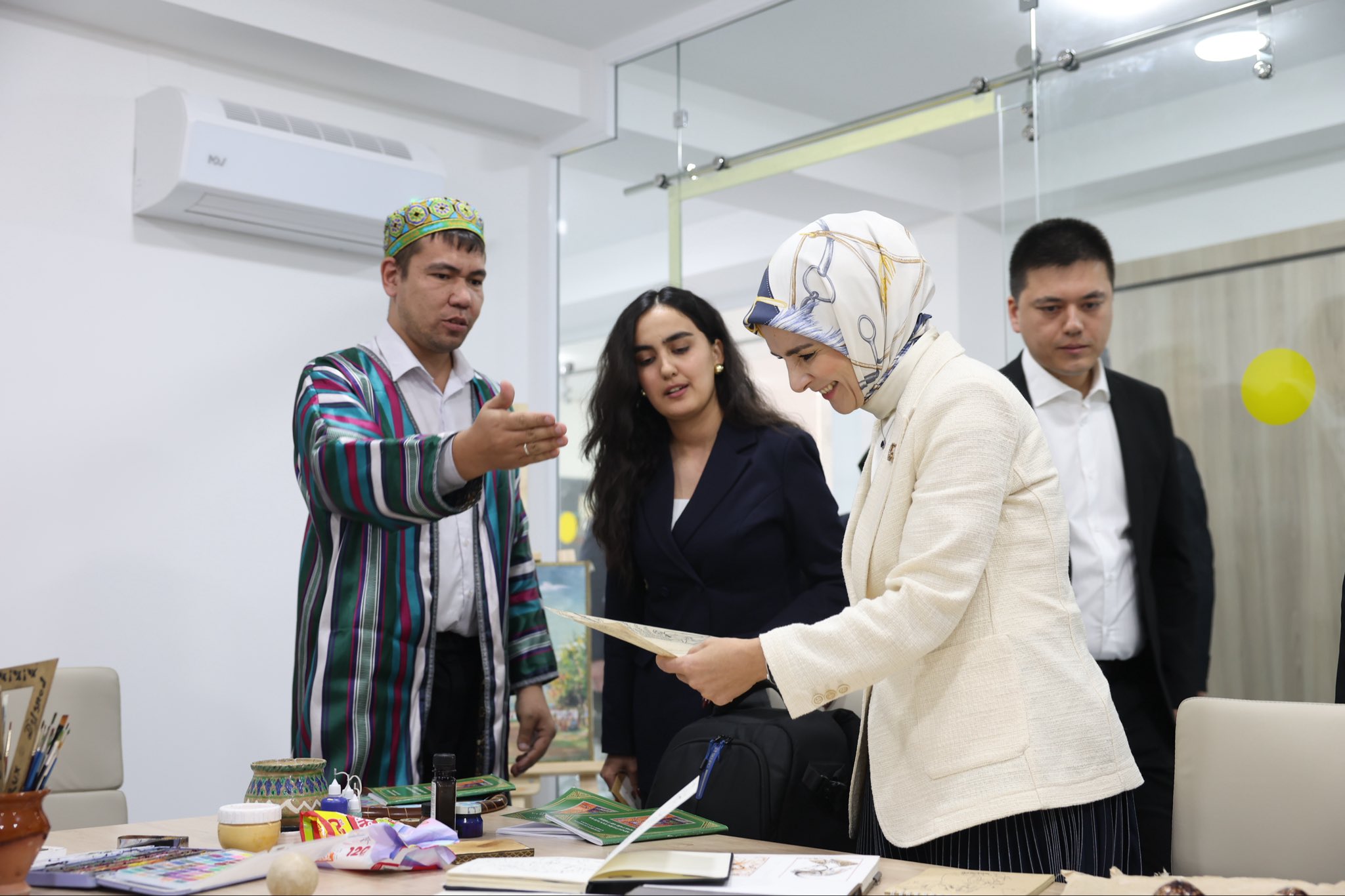 Bakan Göktaş, Özbekistan Aile ve Kadın Konseyi Başkan Yardımcısı Nurmatova ile görüştü