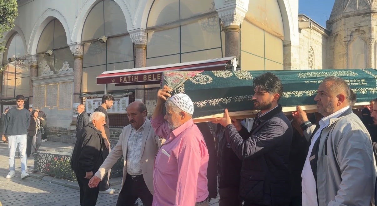 Fatih’te otomobille çarpışan motosikletteki yolcu hayatını kaybetti