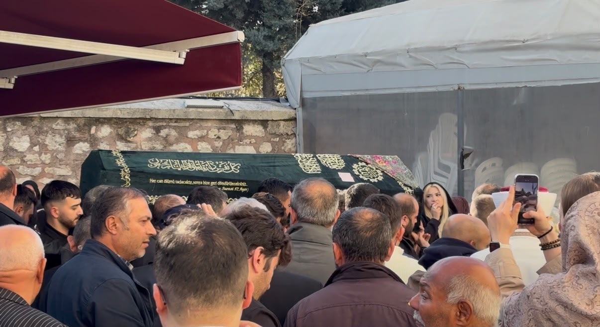 Fatih’te otomobille çarpışan motosikletteki yolcu hayatını kaybetti