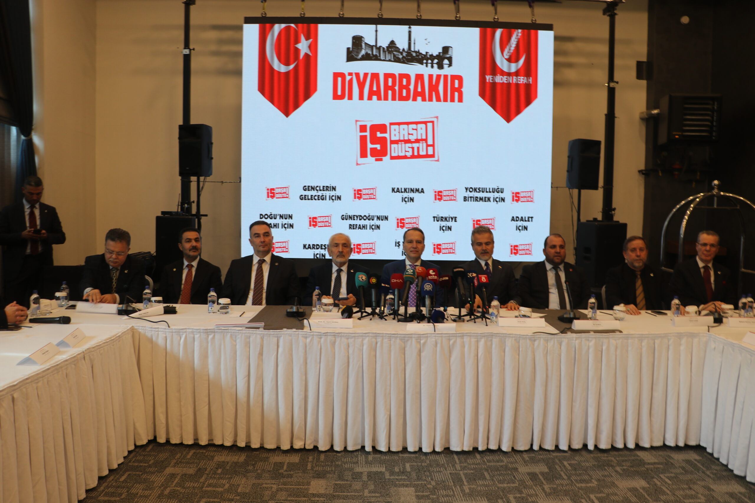 Fatih Erbakan: Huzura, barışa yol açacak herhangi bir sürece karşı durmamız mümkün değil