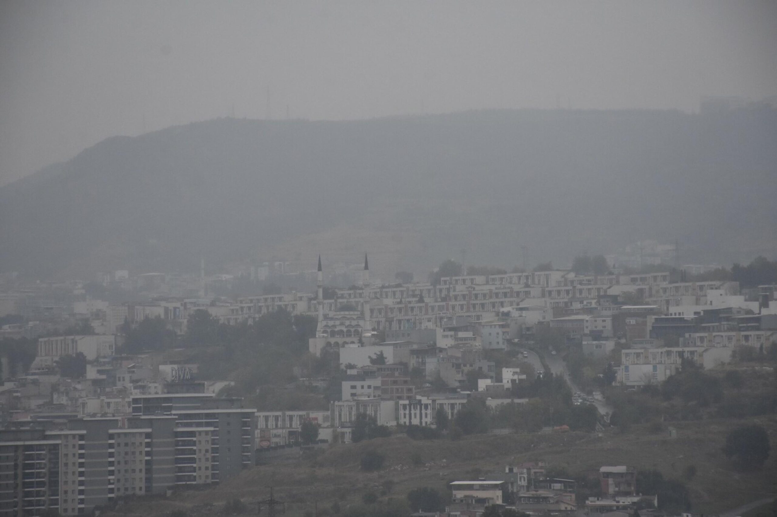 İzmir'i sis bulutu kapladı
