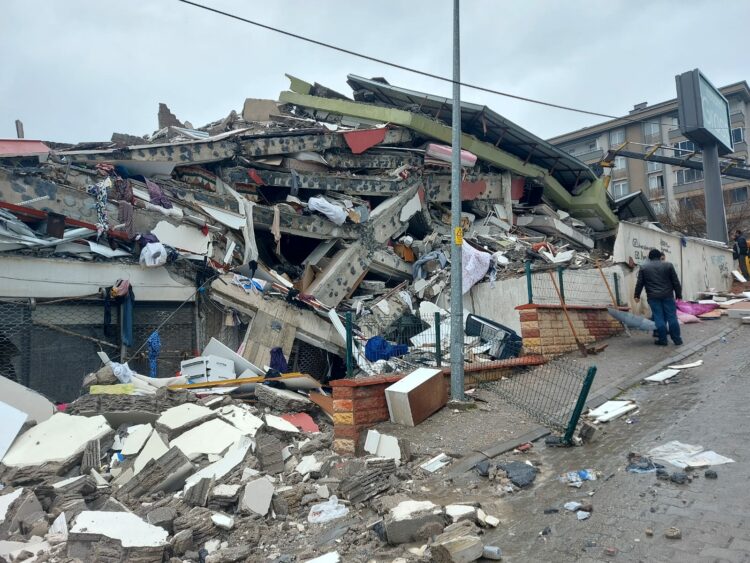 44 kişiye mezar olan Said Bey Sitesi davasında karar çıktı! 8 sanığa hapis cezası