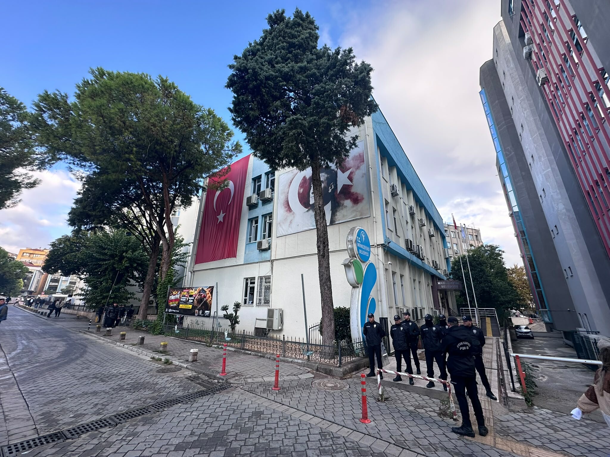 Merkezefendi Belediyesi'ne operasyon; Başkan Şeniz Doğan ve eşinin de olduğu şüphelilere gözaltı