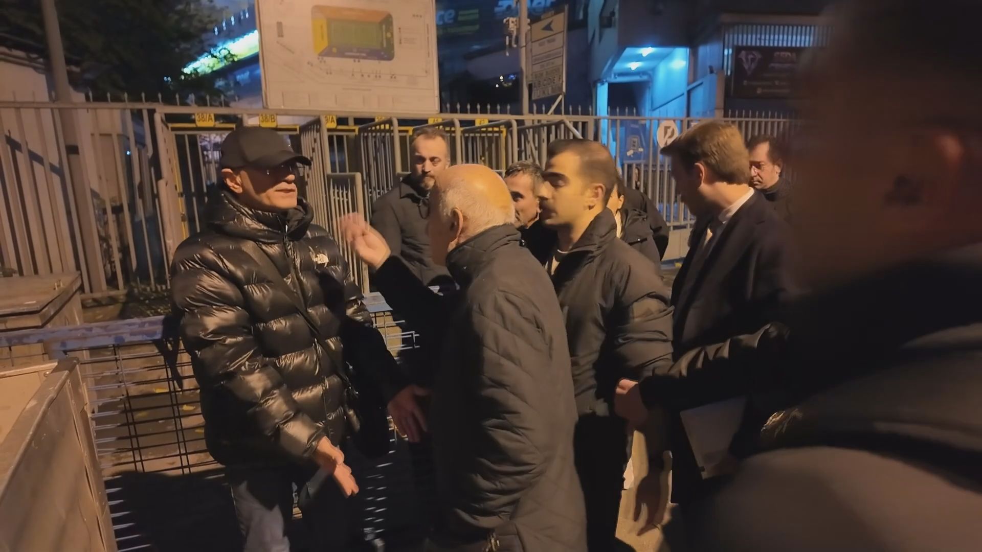 Kadıköy'de yıkım kararı alınan 3 binada tahliye gerginliği