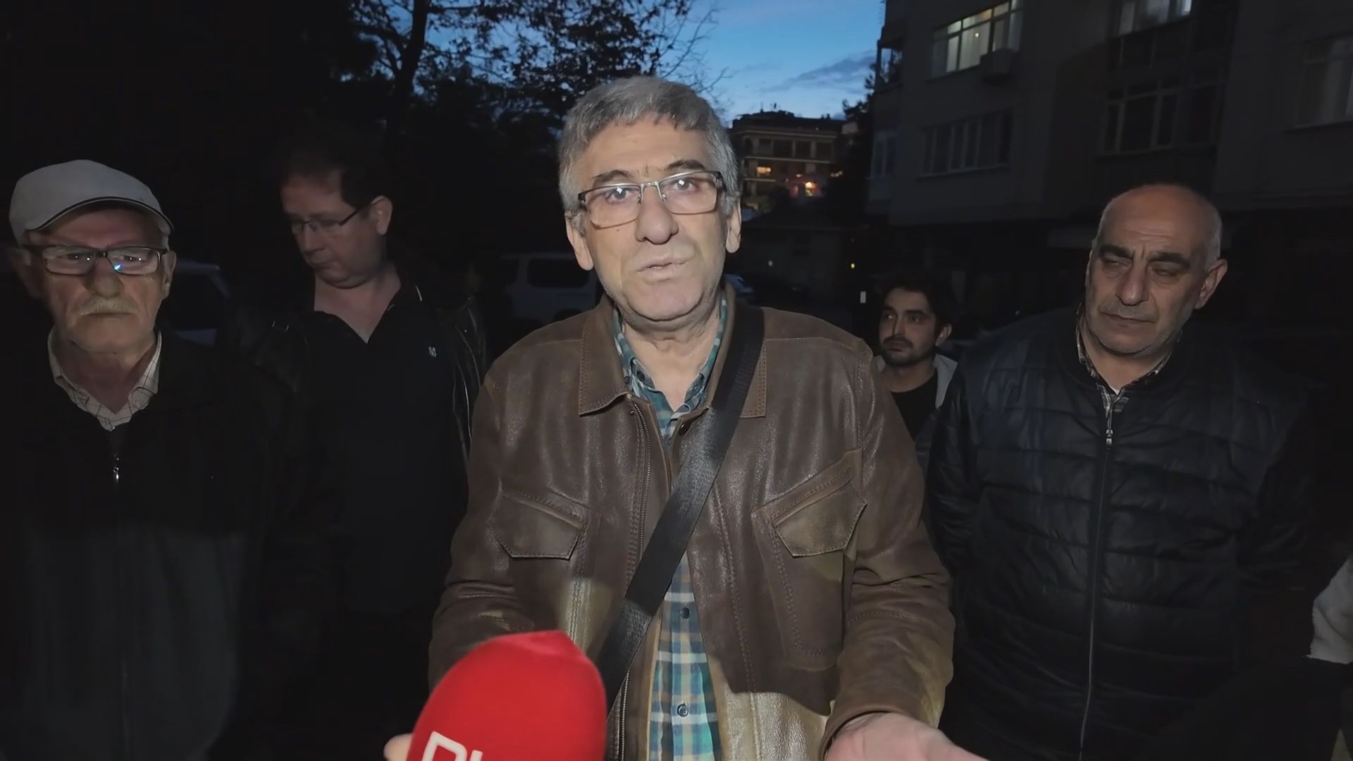 Kadıköy'de yıkım kararı alınan 3 binada tahliye gerginliği