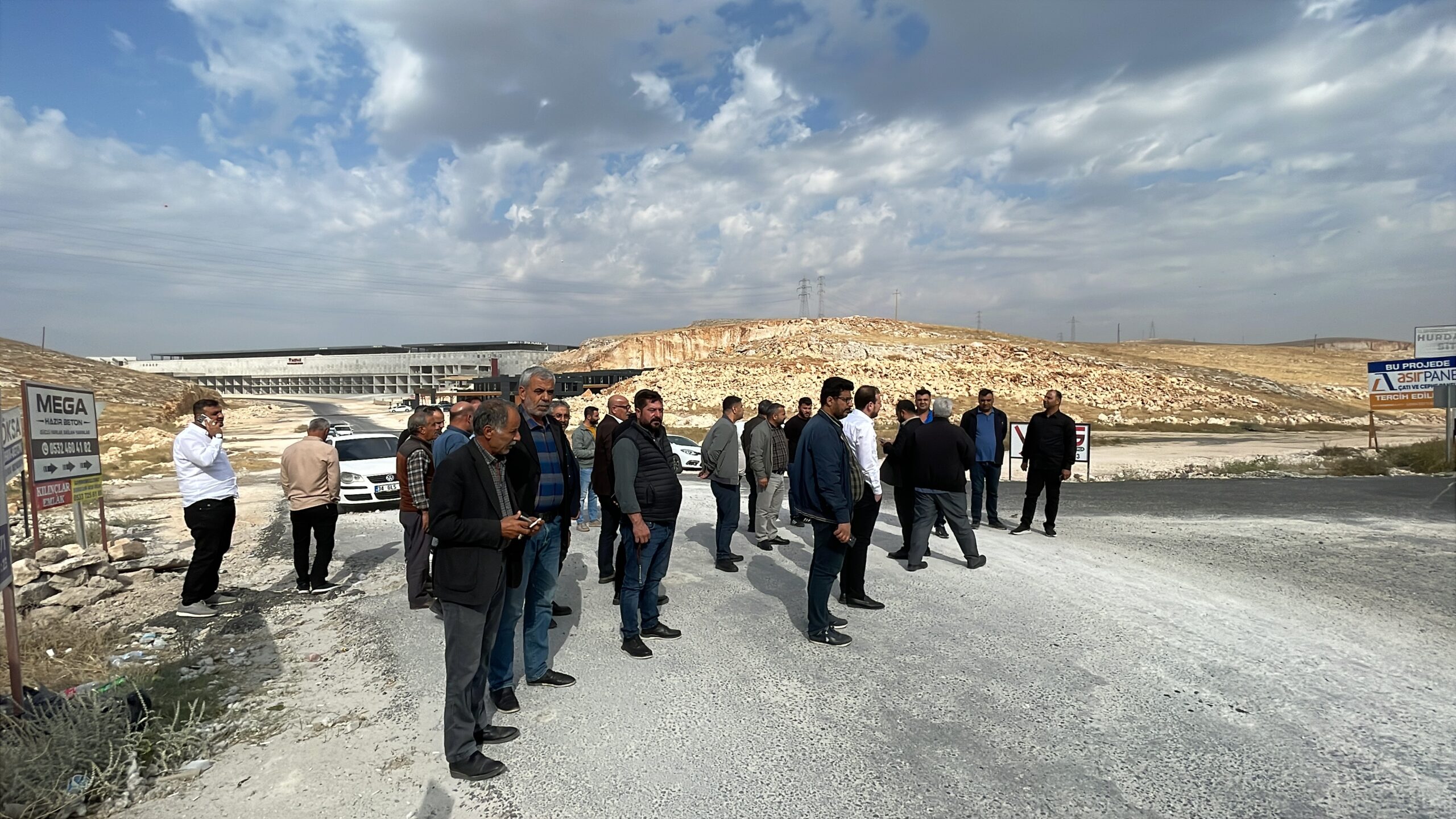 Sık sık kazaların yaşandığı ana yol bağlantı noktasına esnaftan ‘kavşak’ talebi