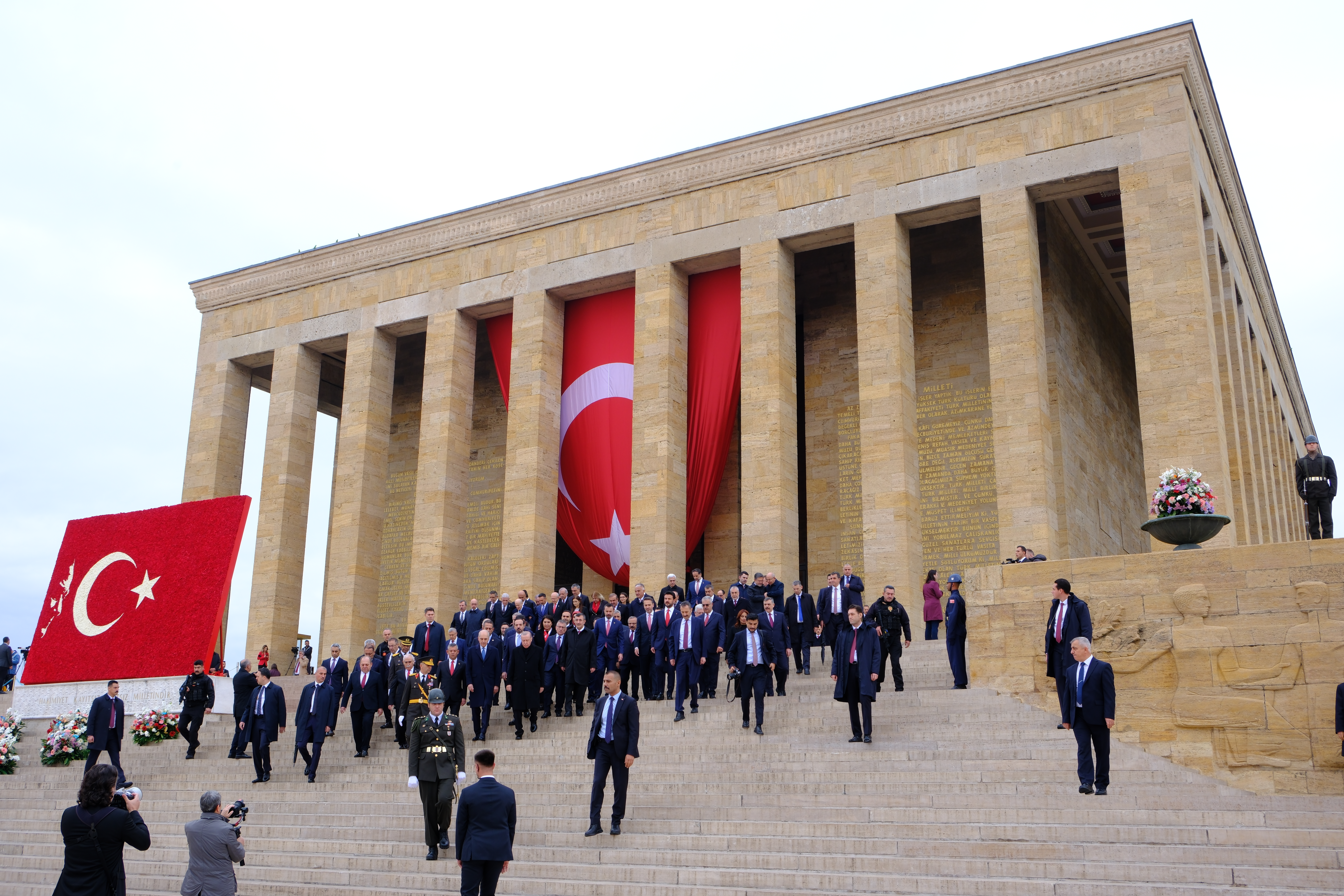 Devlet erkanı Anıtkabir'i ziyaret etti