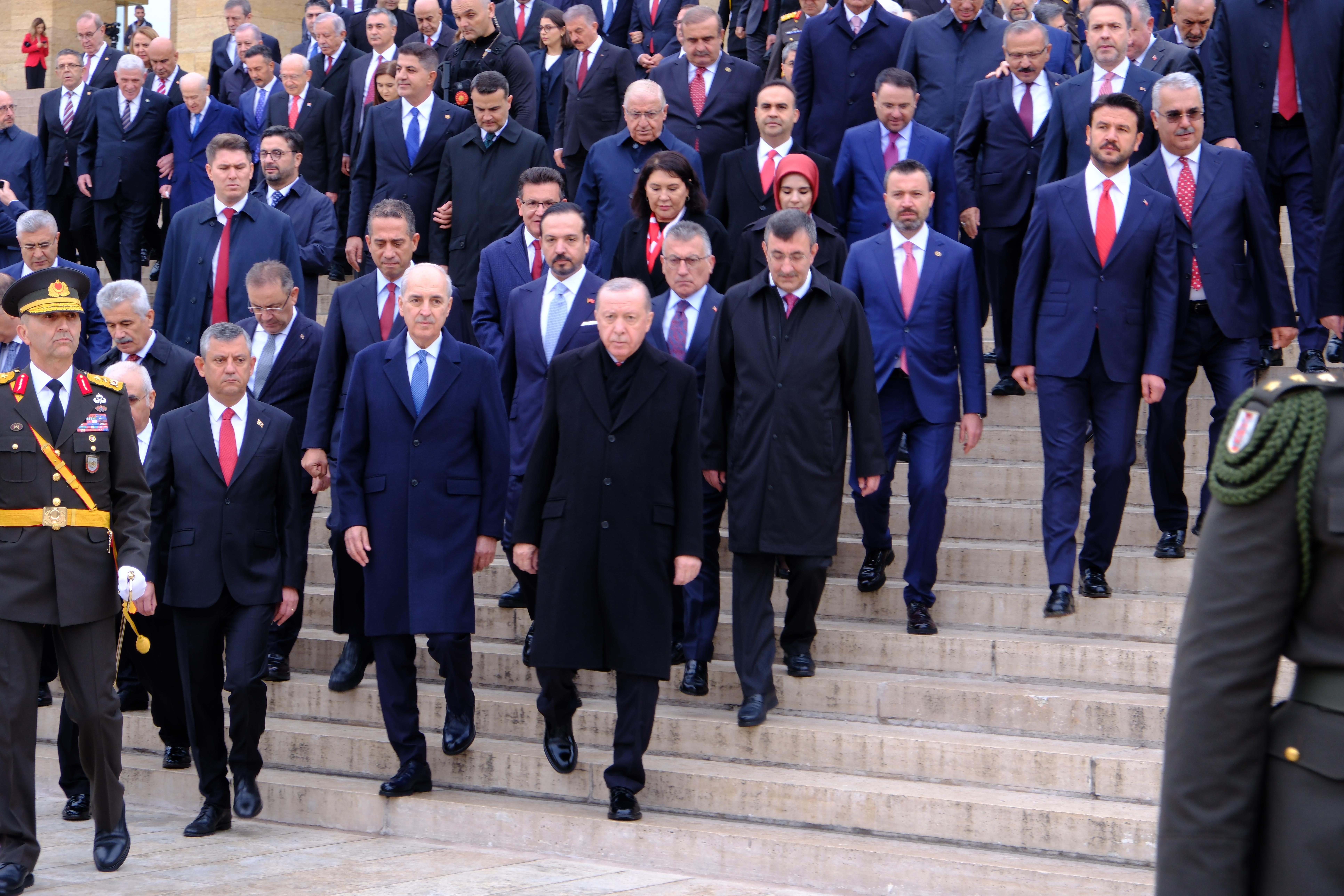 Devlet erkanı Anıtkabir'i ziyaret etti