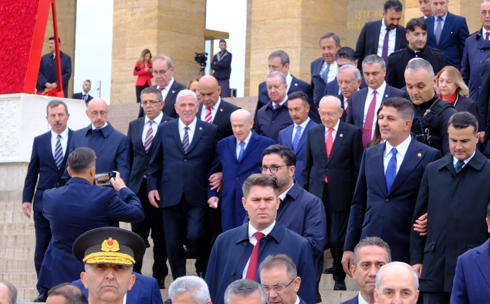 Devlet erkanı Anıtkabir'i ziyaret etti
