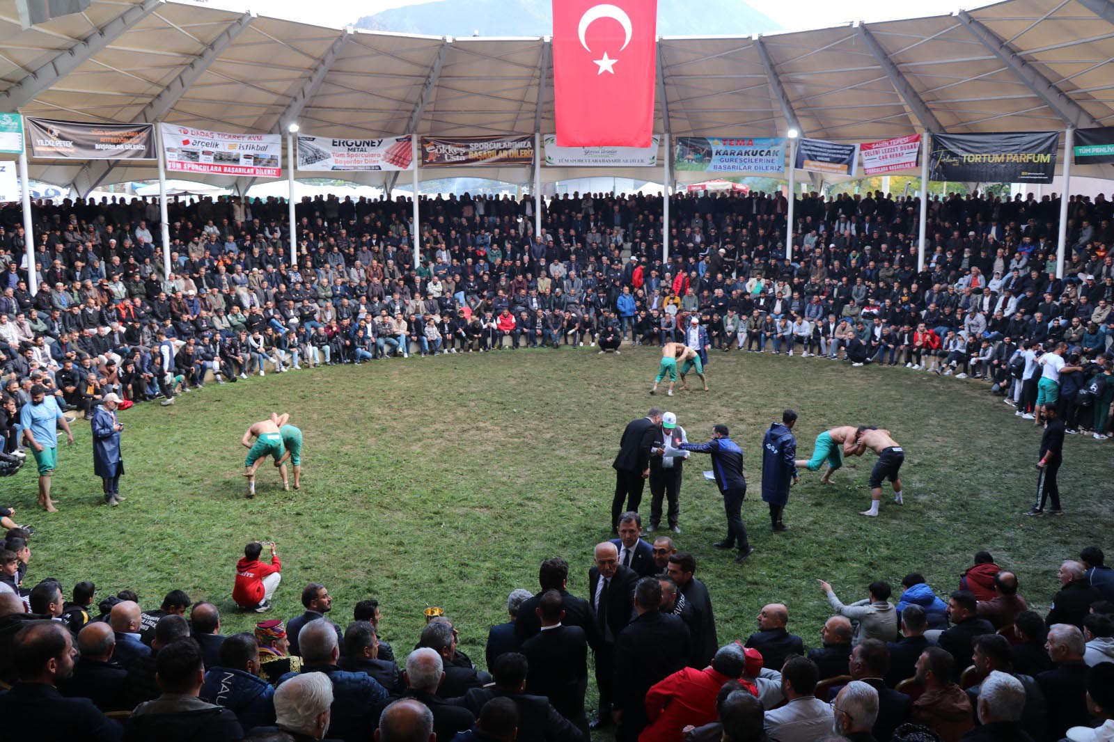 103’üncü Uluslararası Uzundere Cumhuriyet Karakucak Güreşleri’nde başpehlivan Feyzullah Aktürk