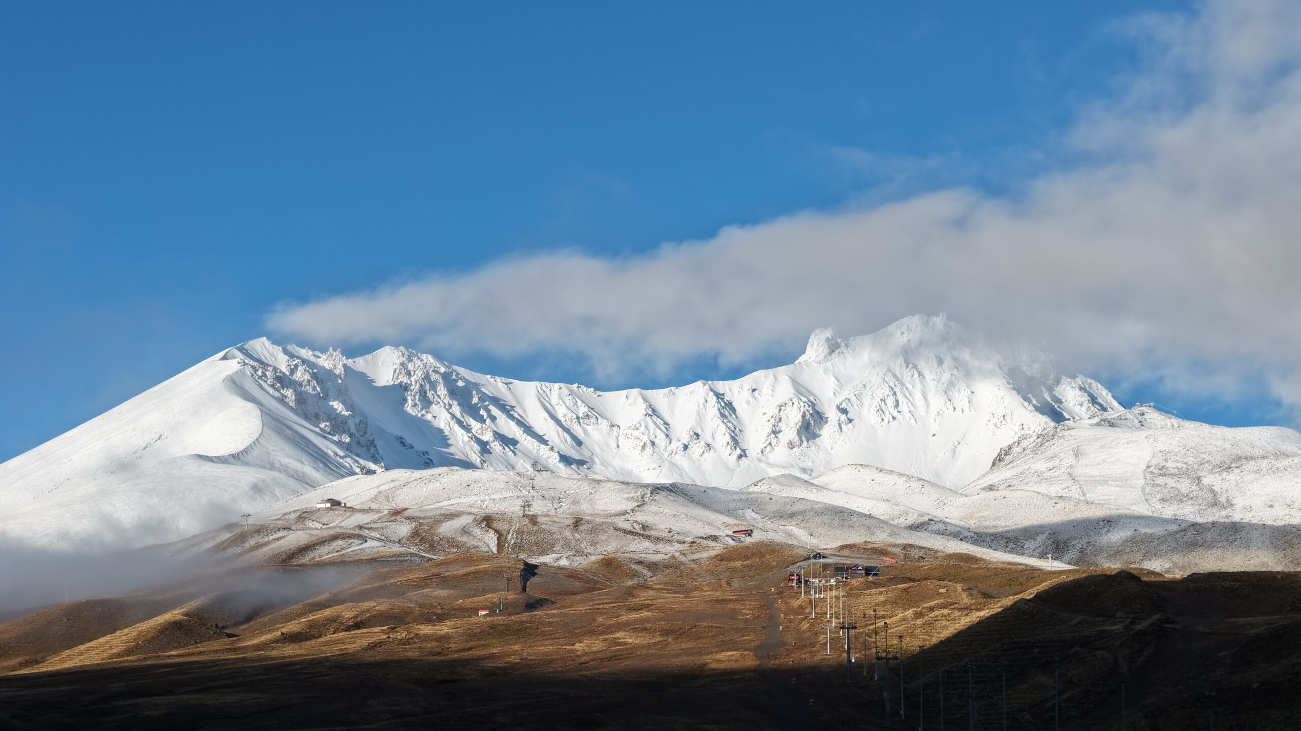 Erciyes Dağı'nın zirvesi beyaza büründü